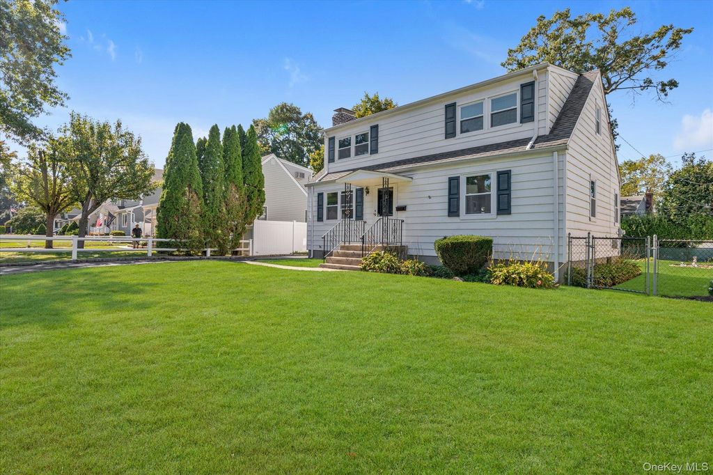 13 Inwood Road, Glen Cove, NY 11542 — photo 2