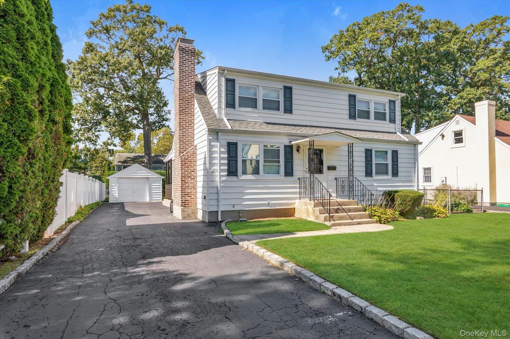 13 Inwood Road, Glen Cove, NY 11542 — photo 3