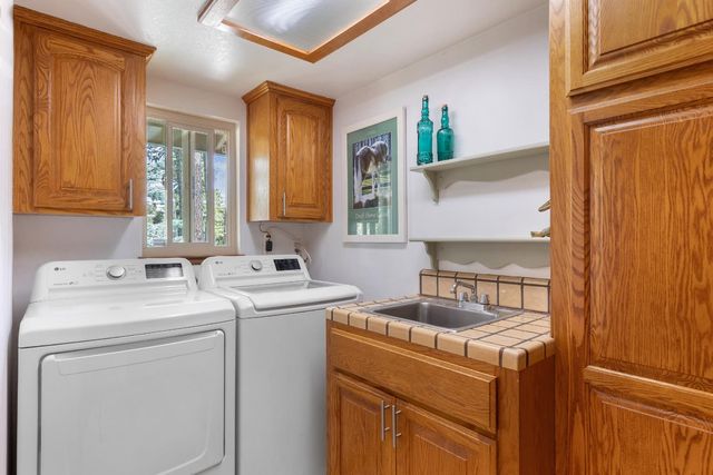 19222 Connie Dr, Grass Valley, CA 95949