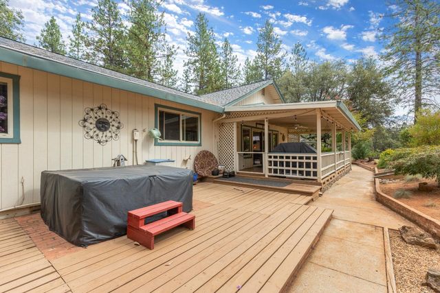 19222 Connie Dr, Grass Valley, CA 95949