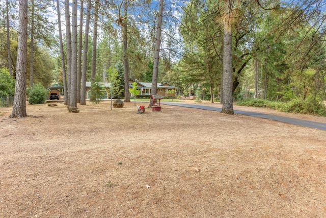19222 Connie Dr, Grass Valley, CA 95949