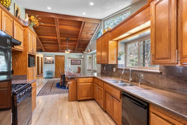 19222 Connie Dr, Grass Valley, CA 95949
