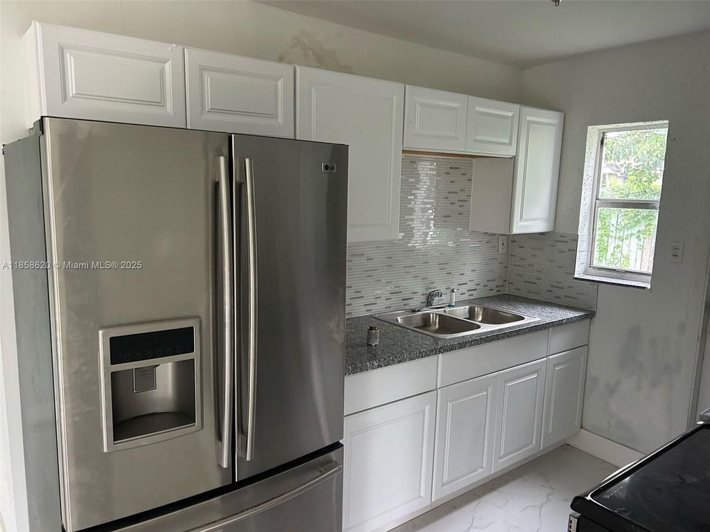 3910 SW 25th St, West Park, FL 33023