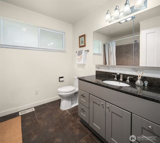 9139 SW Bayview Drive, Vashon, WA 98070