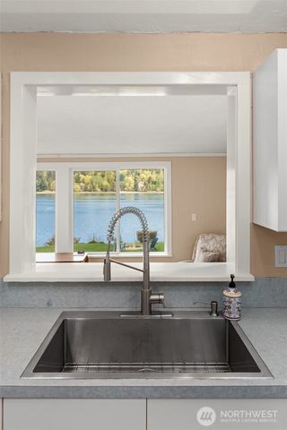 9139 SW Bayview Drive, Vashon, WA 98070