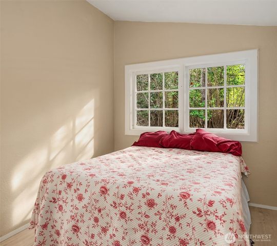 9139 SW Bayview Drive, Vashon, WA 98070