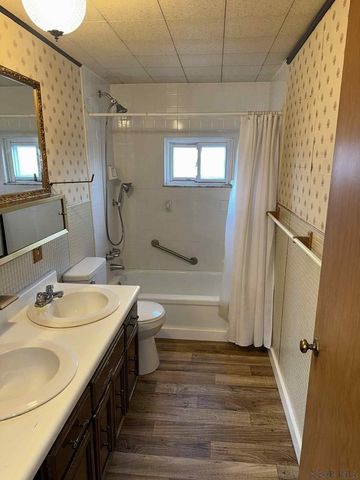 910 Harrison Ave., Jeannette, PA 15644