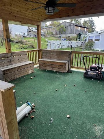 910 Harrison Ave., Jeannette, PA 15644