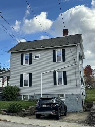 910 Harrison Ave., Jeannette, PA 15644