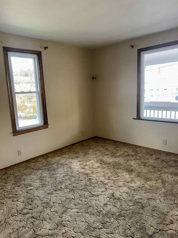 910 Harrison Ave., Jeannette, PA 15644