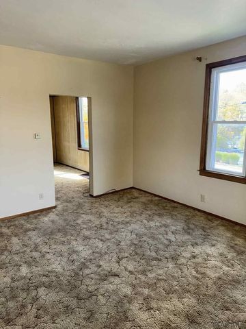 910 Harrison Ave., Jeannette, PA 15644