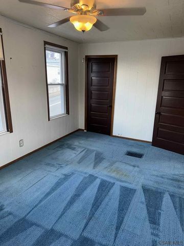 910 Harrison Ave., Jeannette, PA 15644