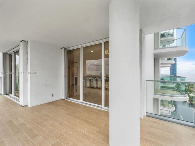 19707 Turnberry Way 25D, Aventura, FL 33180