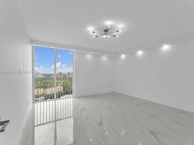 19707 Turnberry Way 25D, Aventura, FL 33180