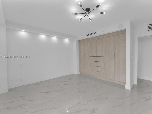 19707 Turnberry Way 25D, Aventura, FL 33180