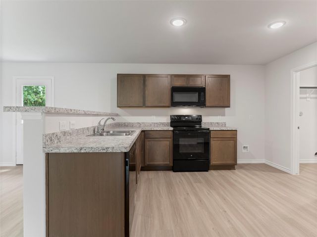 306 N Orange Street, Sweeny, TX 77480