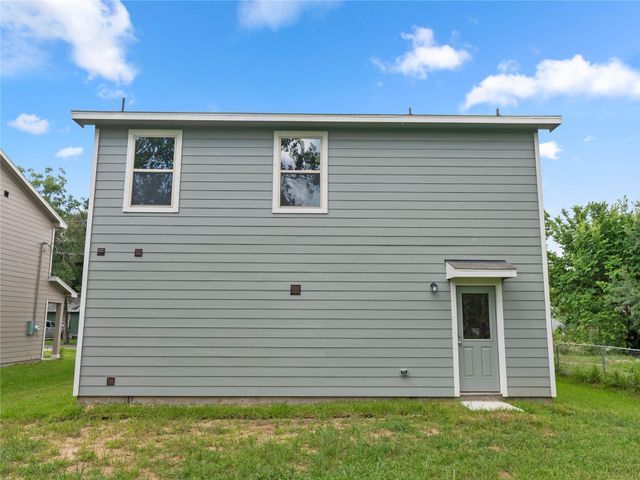 306 N Orange Street, Sweeny, TX 77480