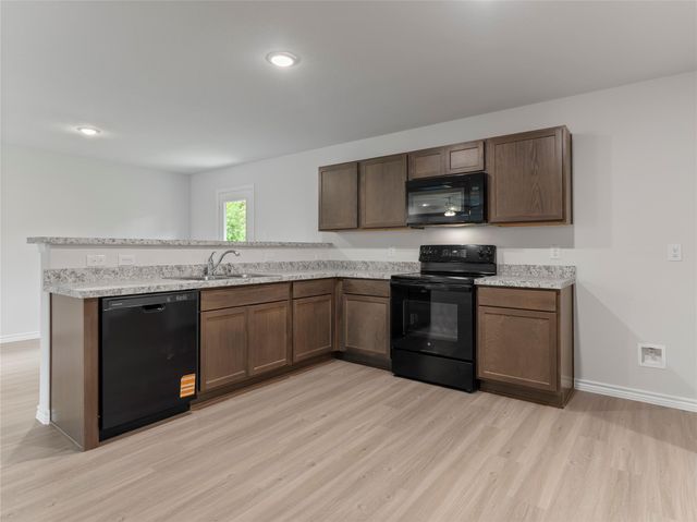 306 N Orange Street, Sweeny, TX 77480