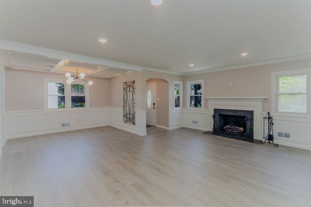 18 BONG TER, Mount Holly, NJ 08060