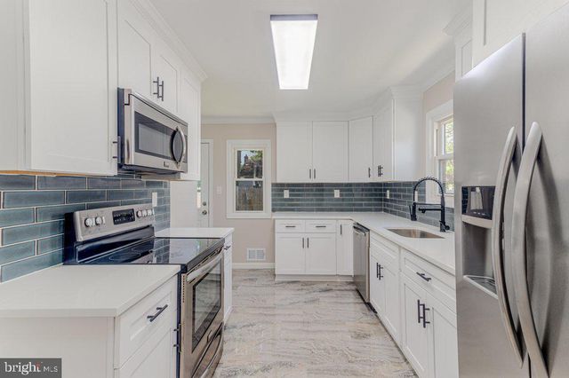 18 BONG TER, Mount Holly, NJ 08060