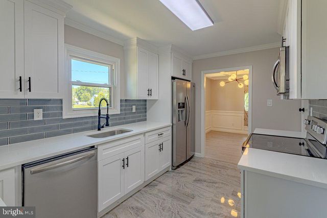 18 BONG TER, Mount Holly, NJ 08060