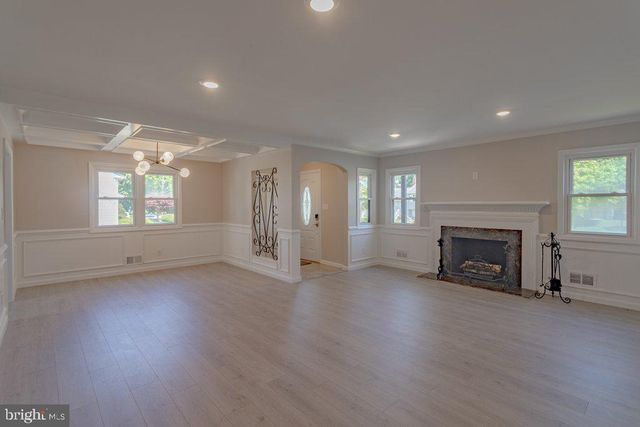 18 BONG TER, Mount Holly, NJ 08060