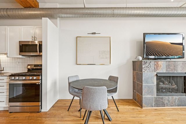 417 S Jefferson Street 313B, Chicago, IL 60607