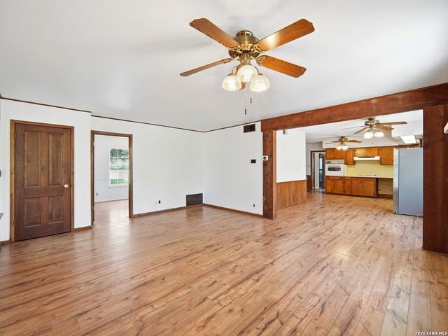 300 Avenue M, Hondo, TX 78861