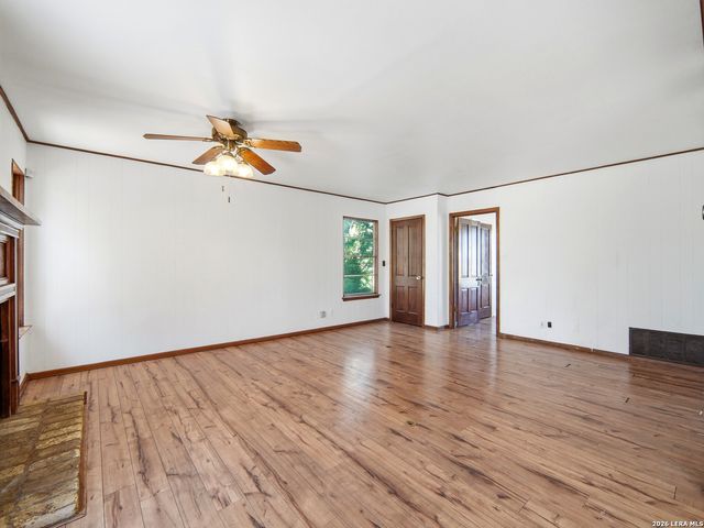 300 Avenue M, Hondo, TX 78861