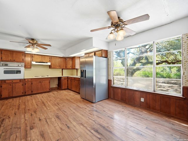 300 Avenue M, Hondo, TX 78861