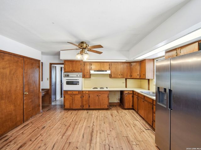 300 Avenue M, Hondo, TX 78861