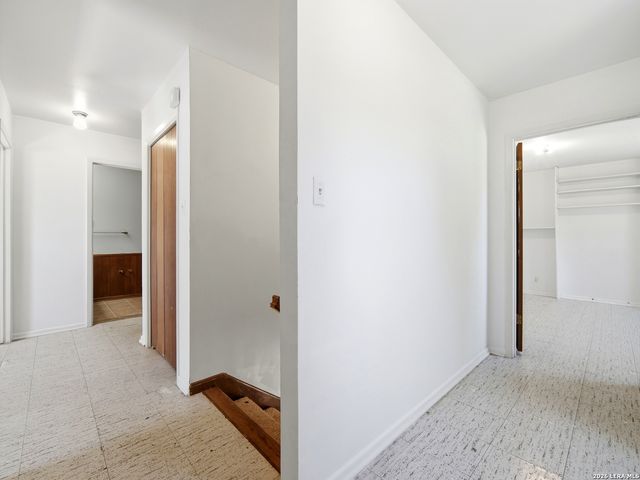 300 Avenue M, Hondo, TX 78861