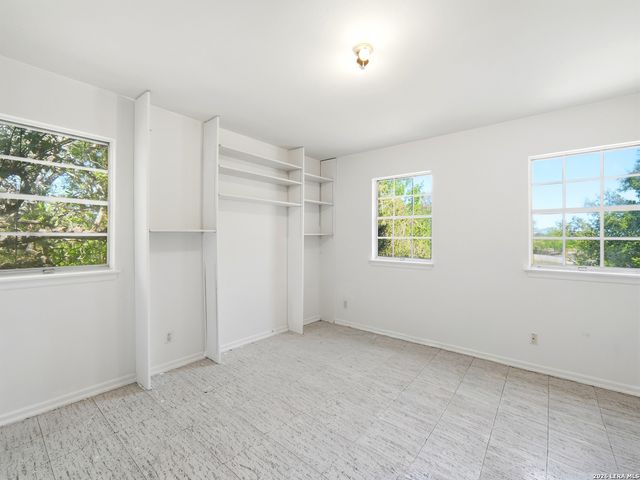 300 Avenue M, Hondo, TX 78861