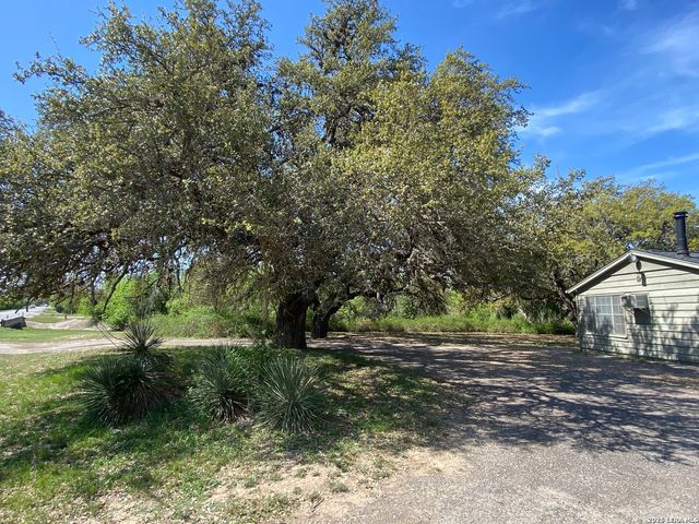 300 Avenue M, Hondo, TX 78861