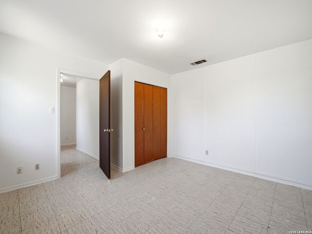 300 Avenue M, Hondo, TX 78861