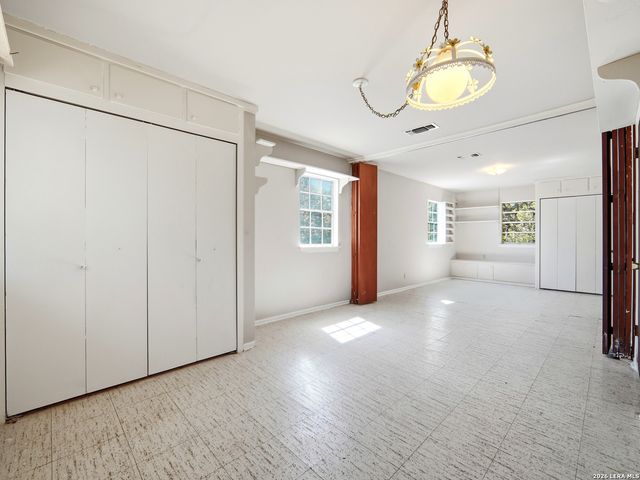 300 Avenue M, Hondo, TX 78861