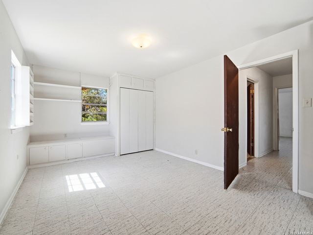 300 Avenue M, Hondo, TX 78861