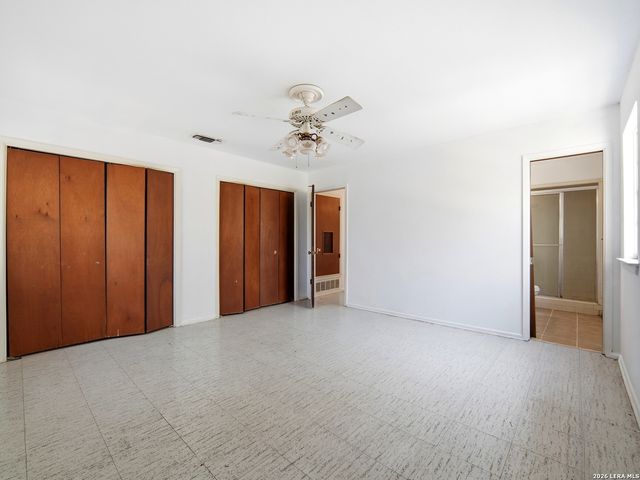 300 Avenue M, Hondo, TX 78861