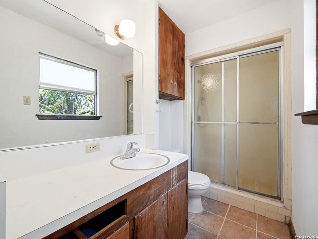 300 Avenue M, Hondo, TX 78861