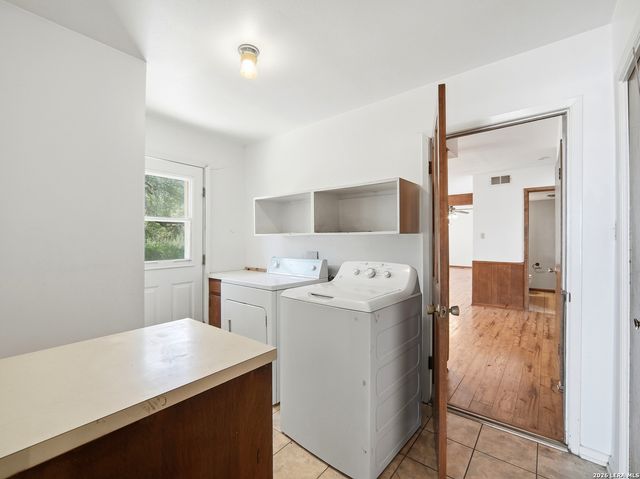 300 Avenue M, Hondo, TX 78861