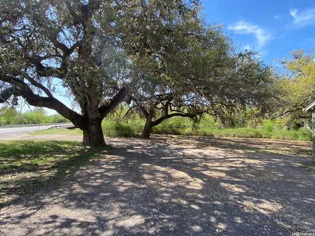 300 Avenue M, Hondo, TX 78861