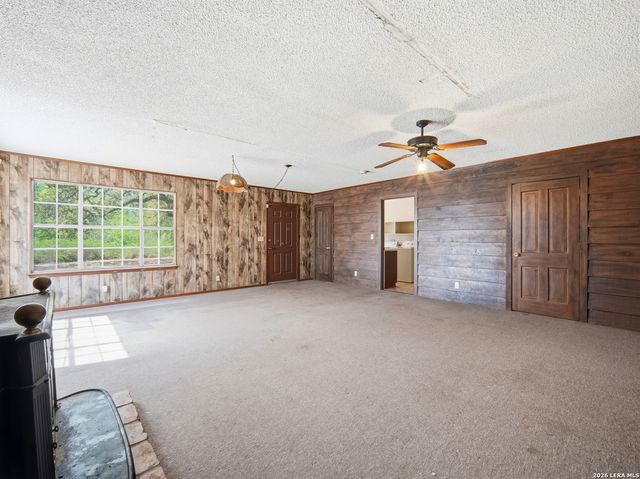 300 Avenue M, Hondo, TX 78861