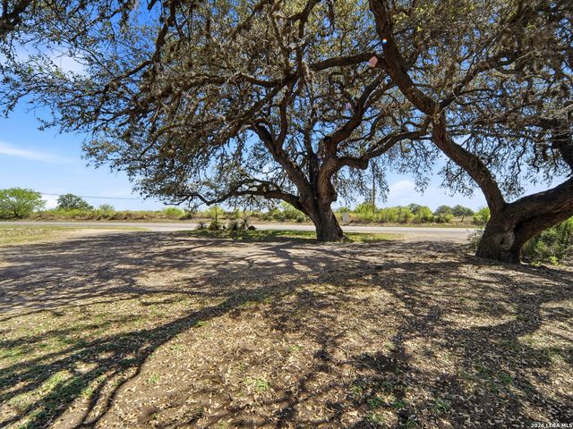 300 Avenue M, Hondo, TX 78861