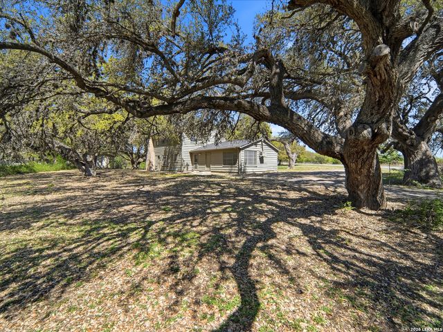 300 Avenue M, Hondo, TX 78861