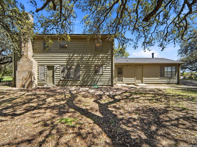 300 Avenue M, Hondo, TX 78861