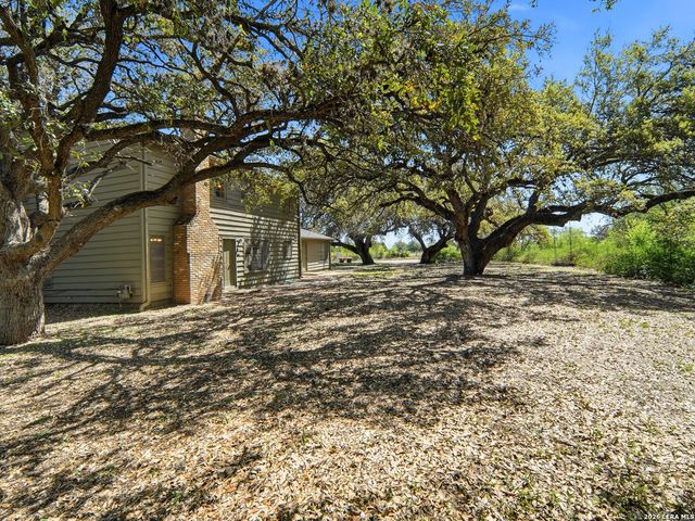 300 Avenue M, Hondo, TX 78861