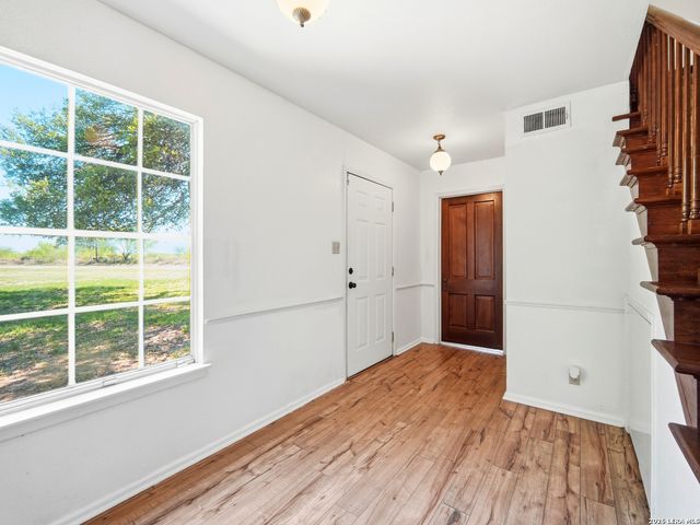 300 Avenue M, Hondo, TX 78861