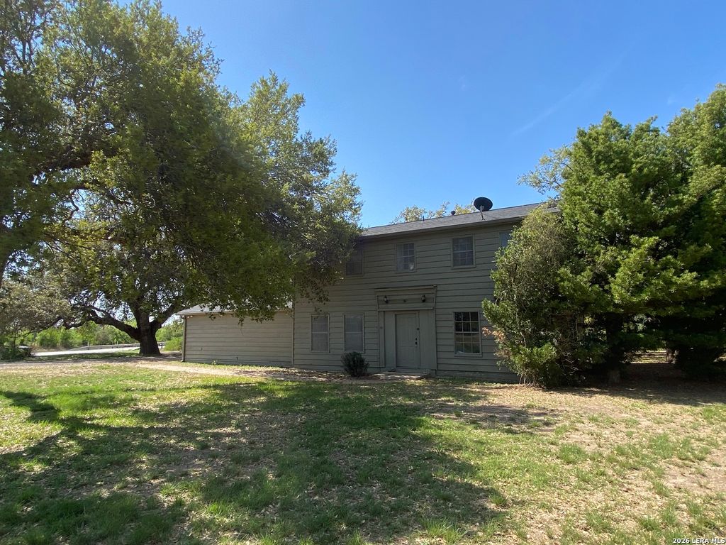 300 Avenue M, Hondo, TX 78861