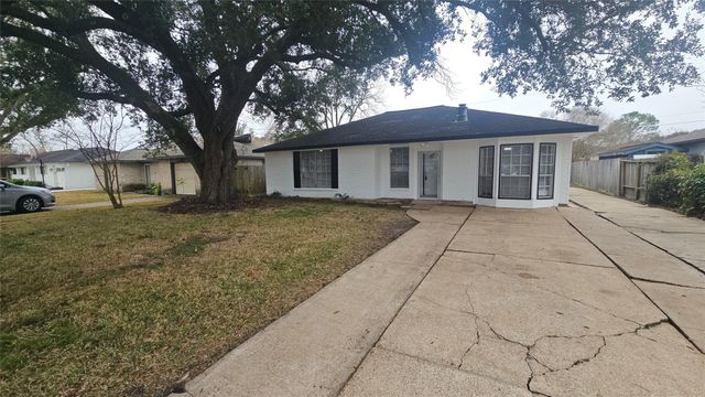 210 Brigadoon Lane, Friendswood, TX 77546