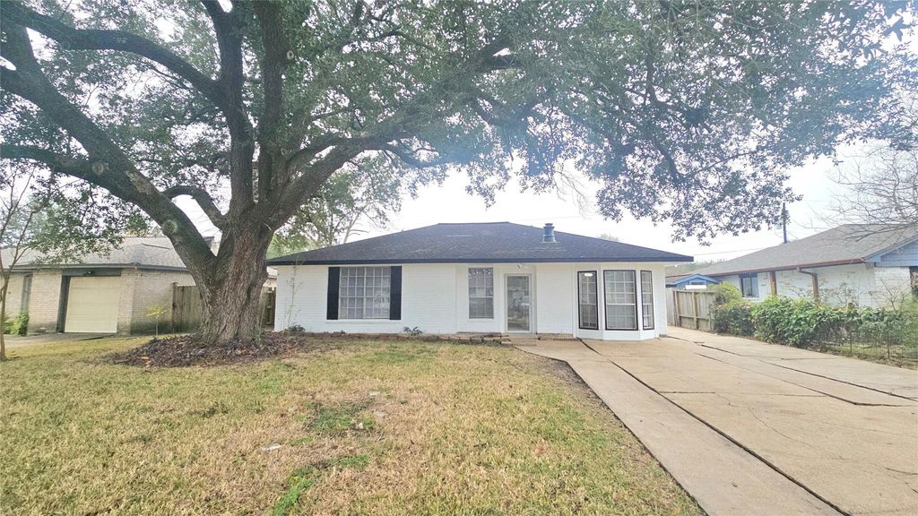 210 Brigadoon Lane, Friendswood, TX 77546